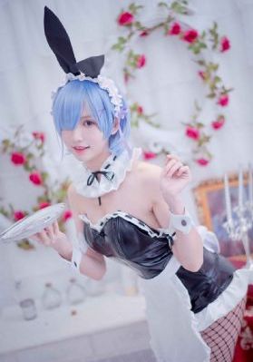 教授和他的女大学生